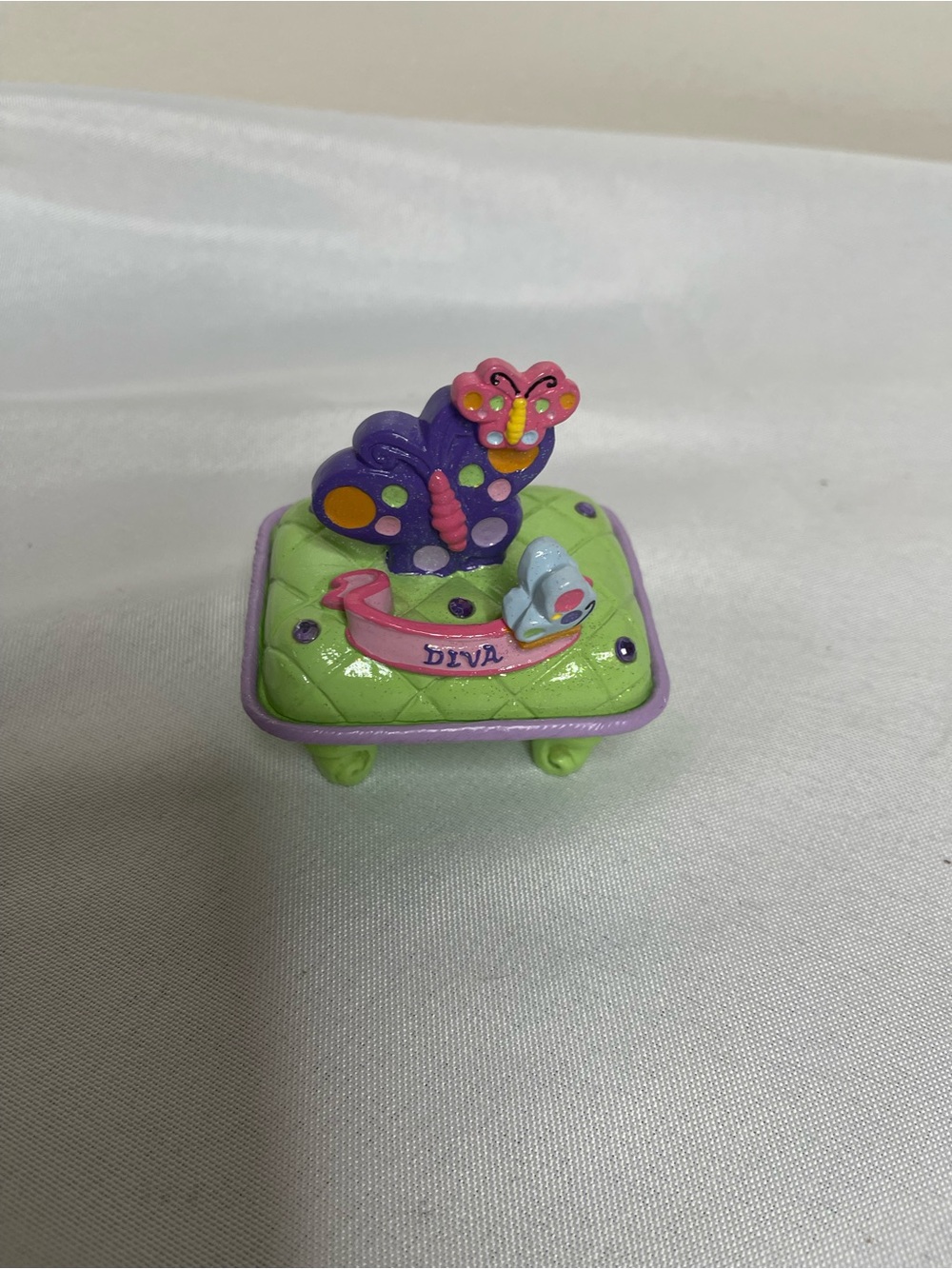 Vintage Diva Jewelry Box with purple butterfly with pink wings